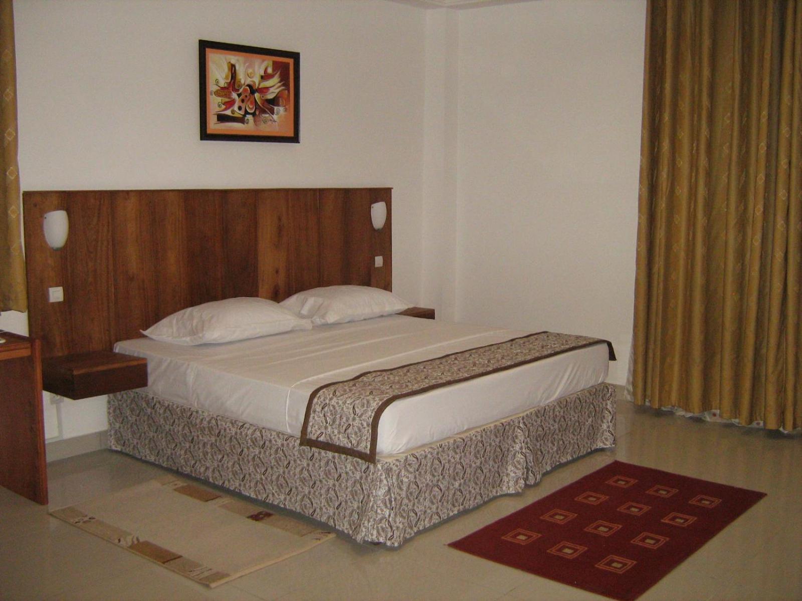 Rosalie'S Suites Lome Ngoại thất bức ảnh