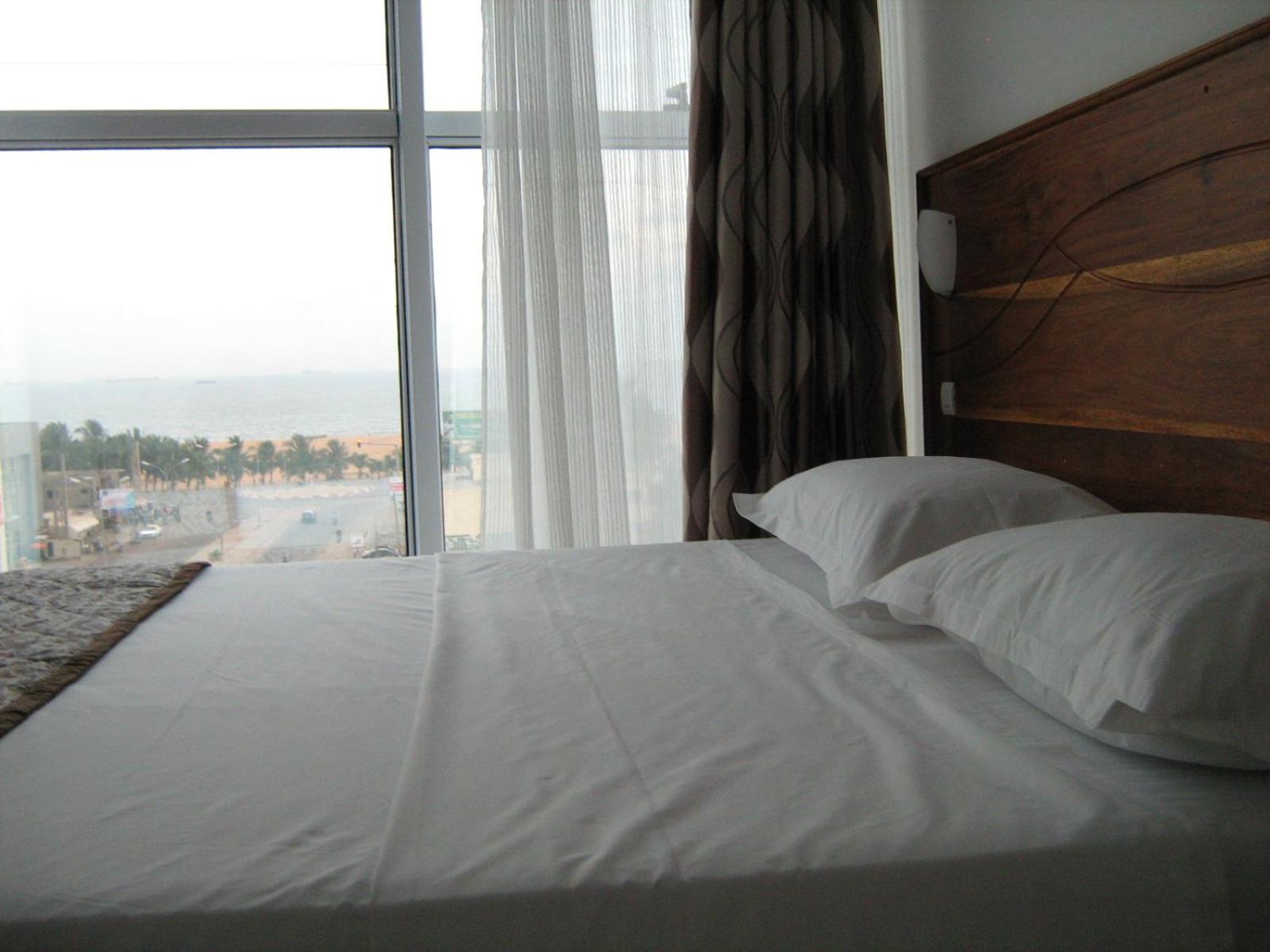 Rosalie'S Suites Lome Ngoại thất bức ảnh