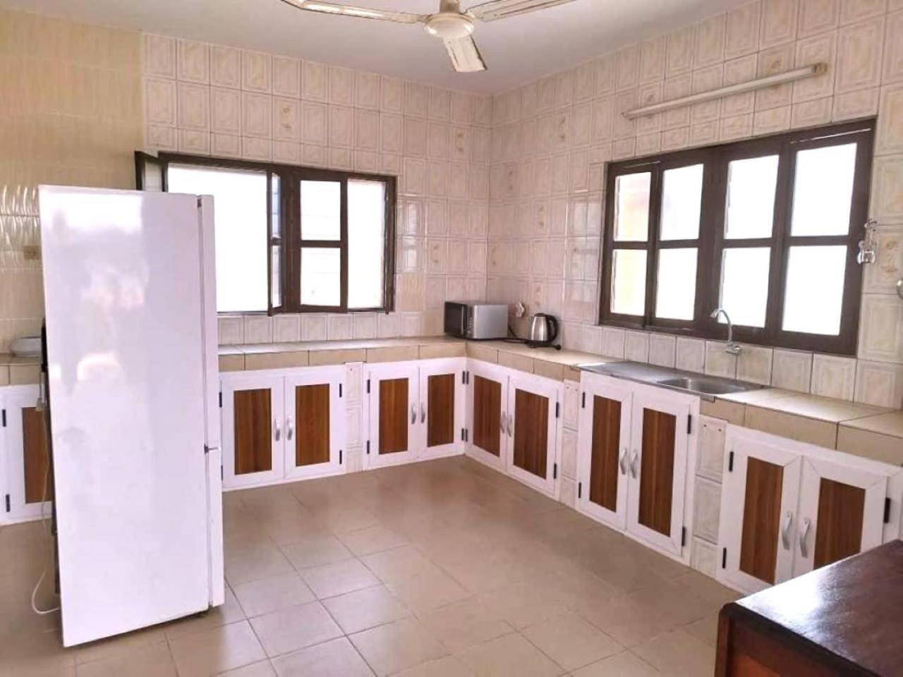 Rosalie'S Suites Lome Ngoại thất bức ảnh