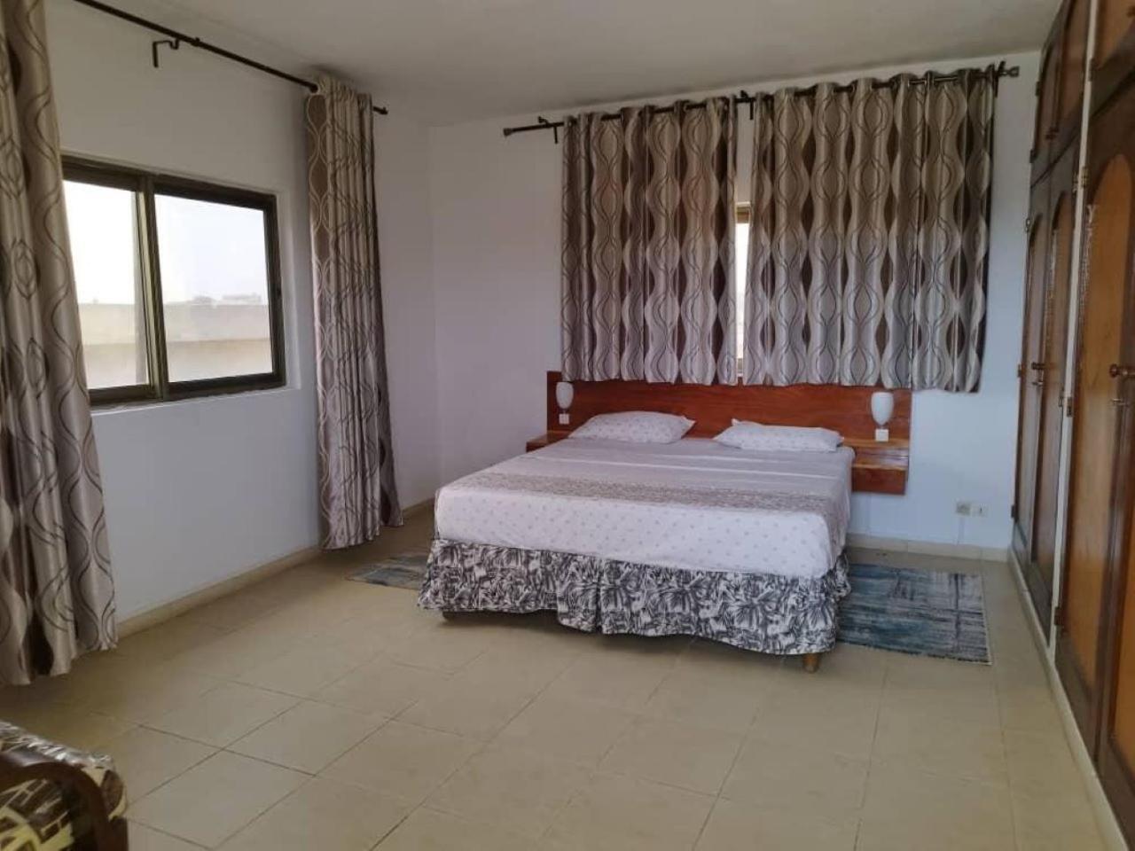 Rosalie'S Suites Lome Ngoại thất bức ảnh
