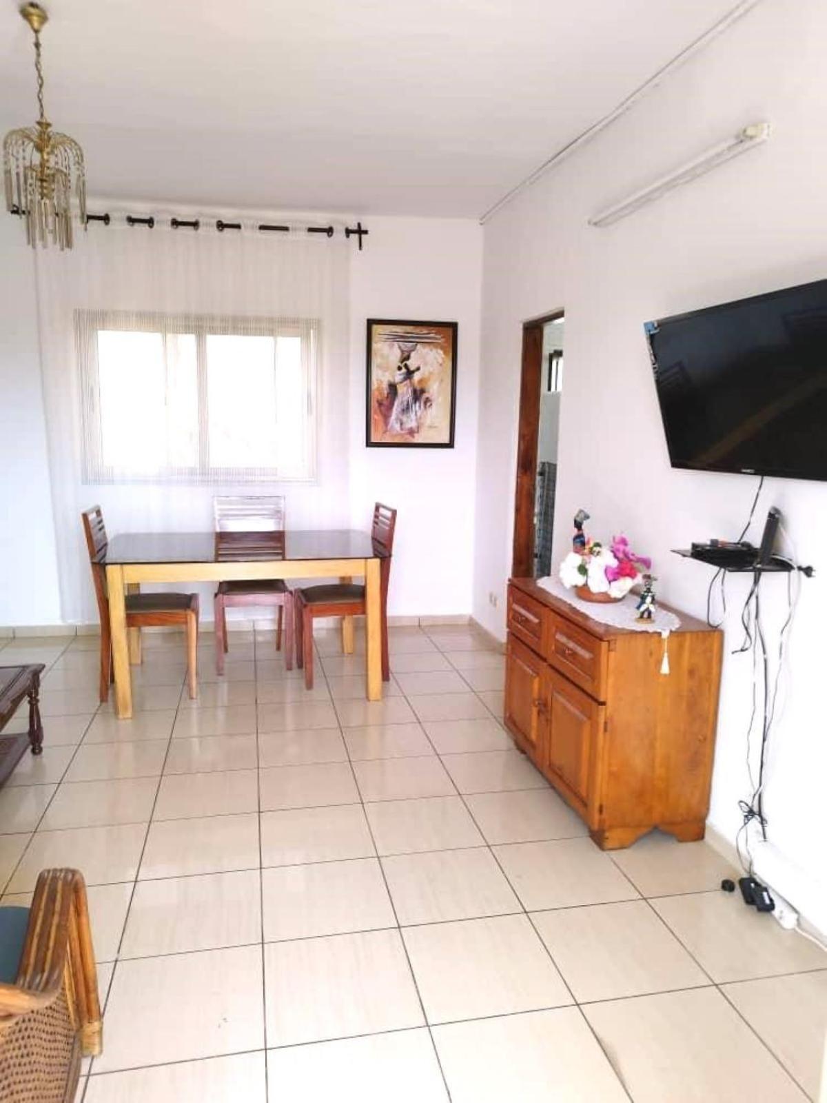 Rosalie'S Suites Lome Ngoại thất bức ảnh