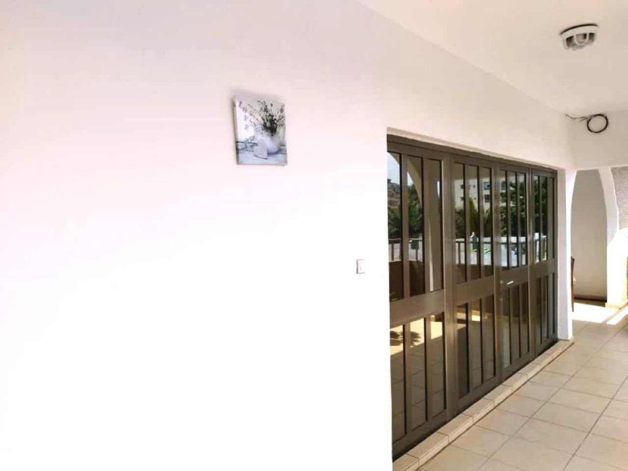 Rosalie'S Suites Lome Ngoại thất bức ảnh