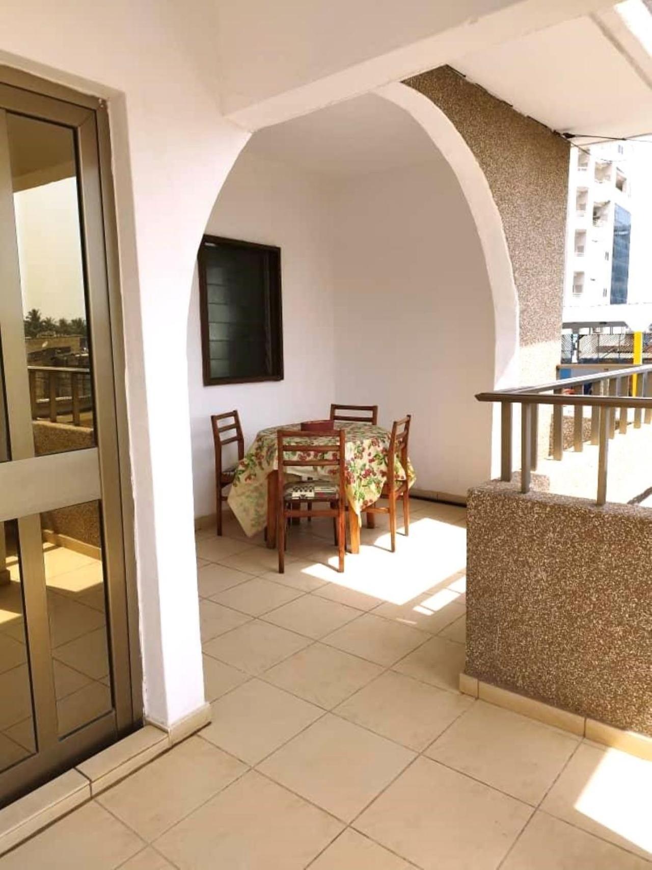 Rosalie'S Suites Lome Ngoại thất bức ảnh