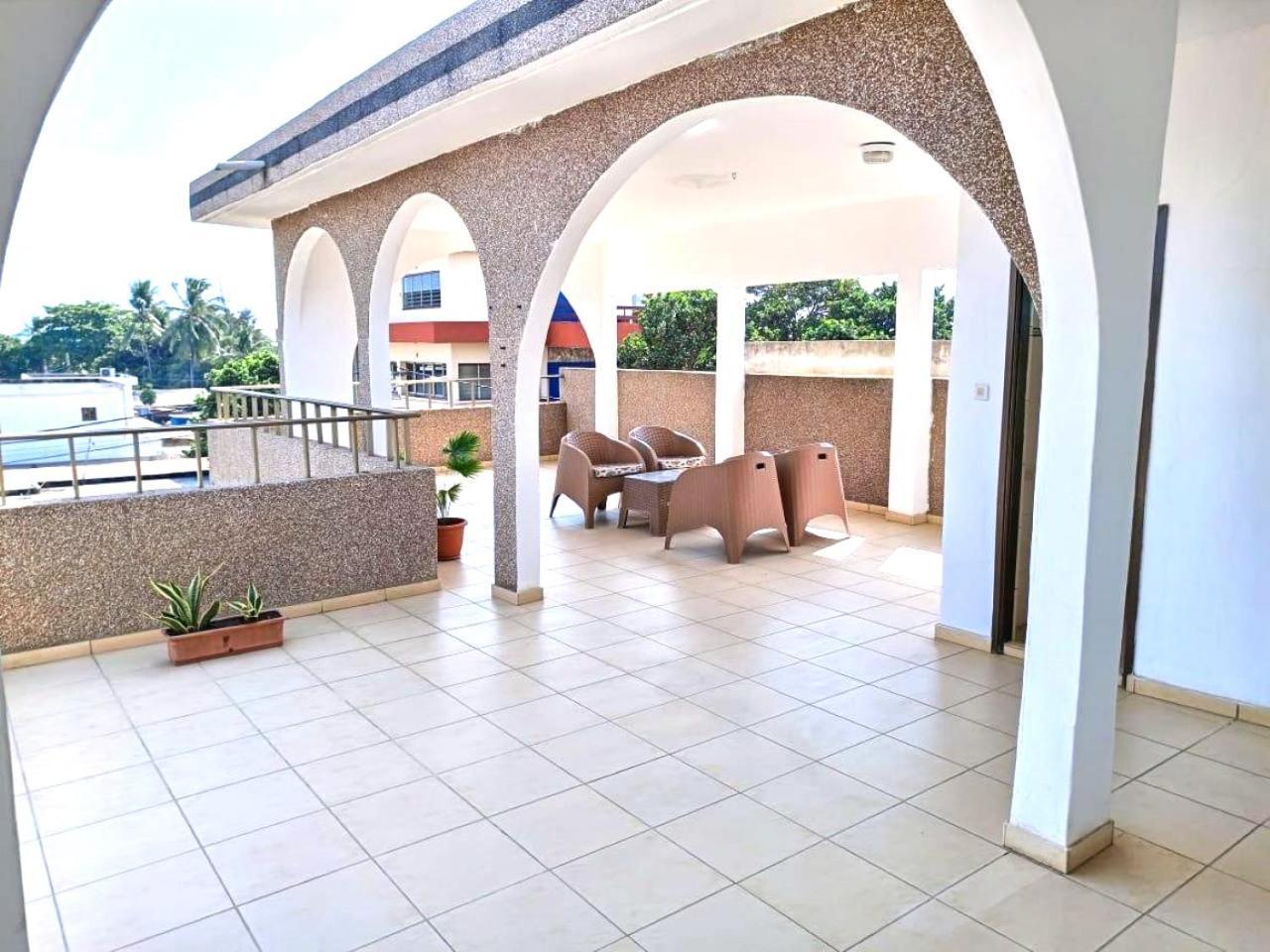 Rosalie'S Suites Lome Ngoại thất bức ảnh