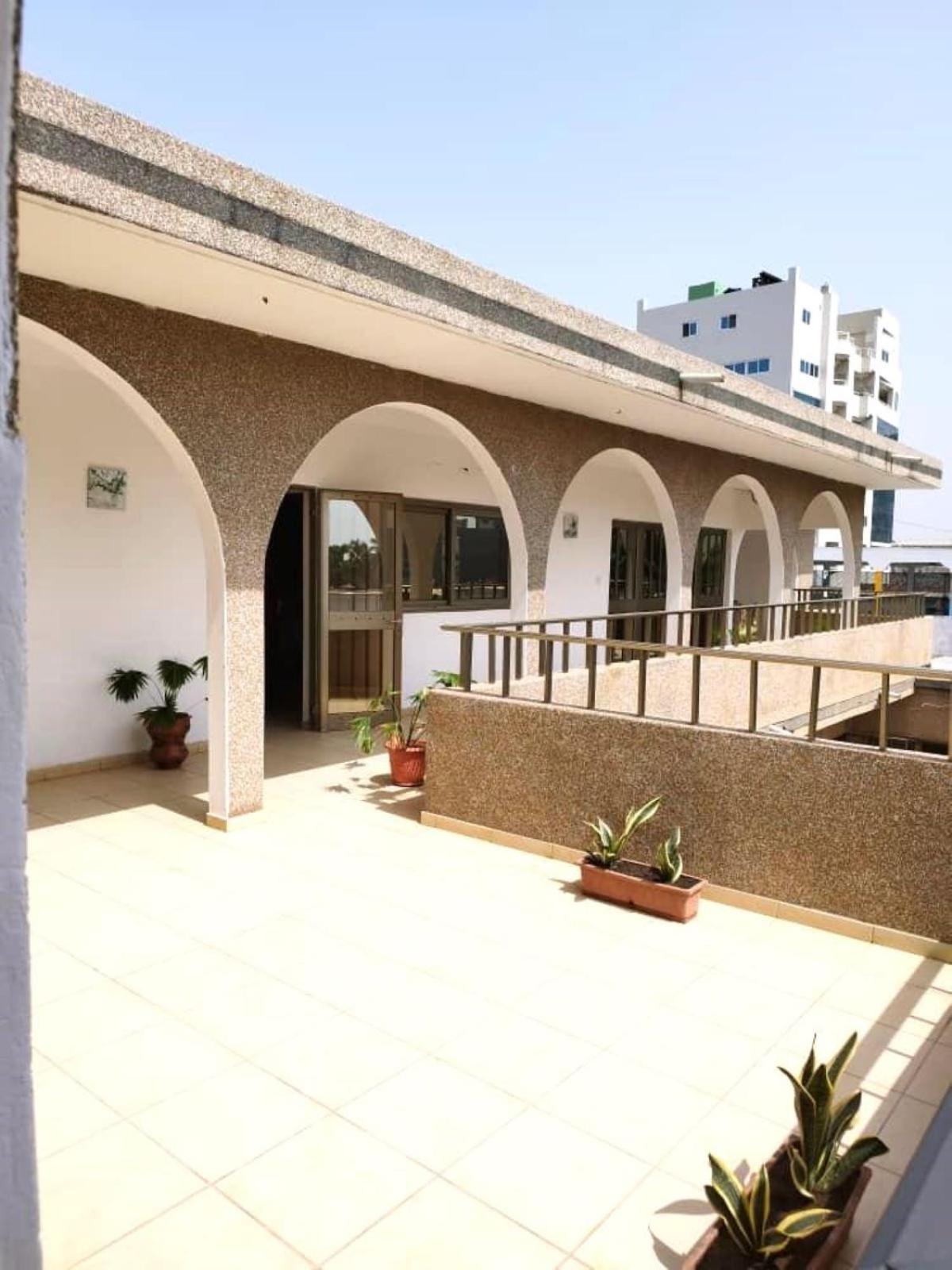 Rosalie'S Suites Lome Ngoại thất bức ảnh