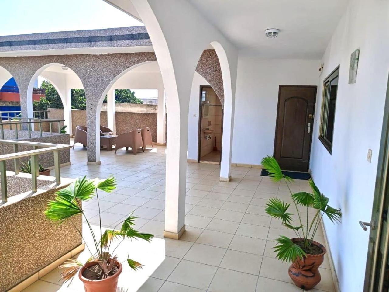 Rosalie'S Suites Lome Ngoại thất bức ảnh
