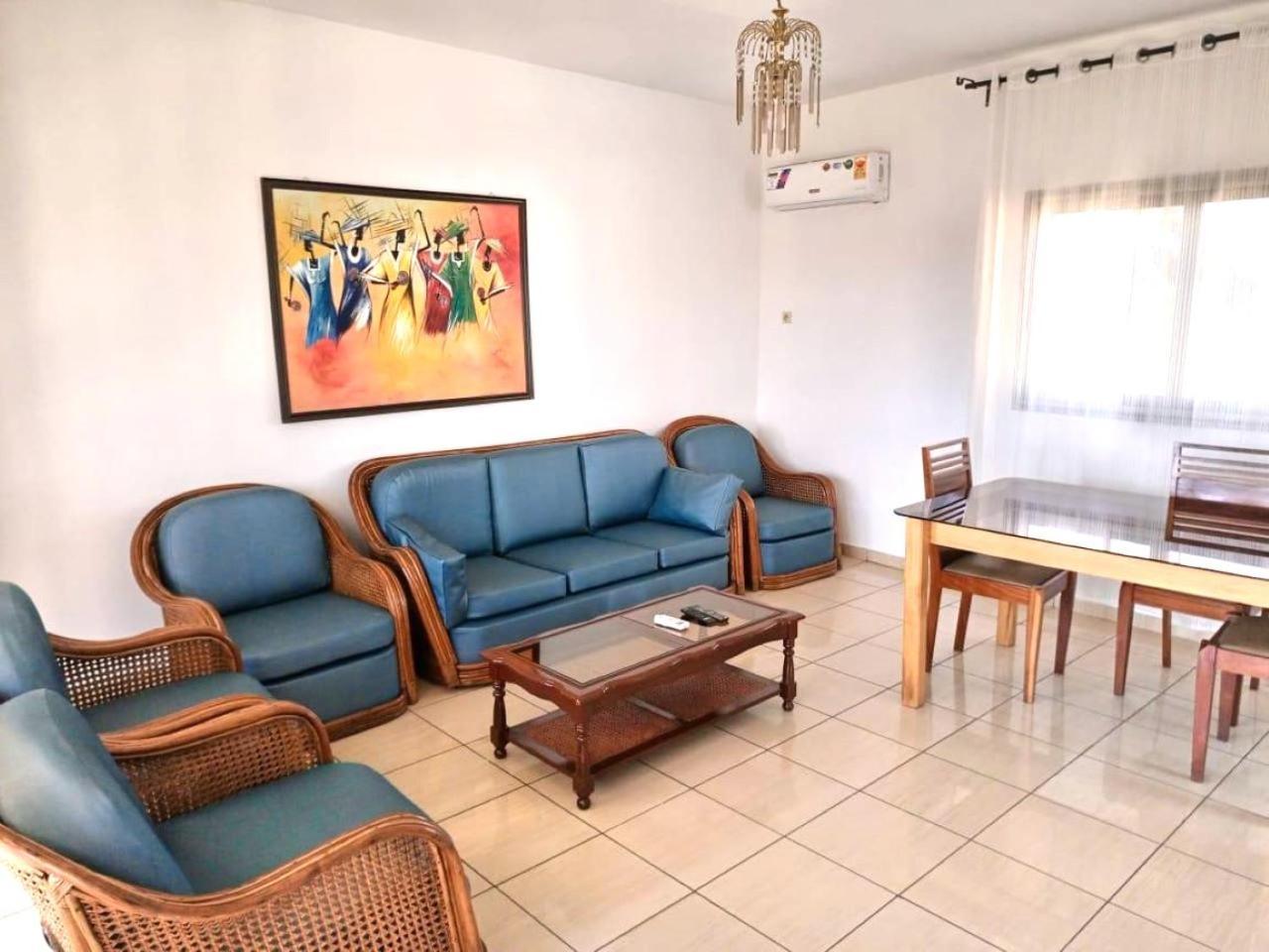 Rosalie'S Suites Lome Ngoại thất bức ảnh