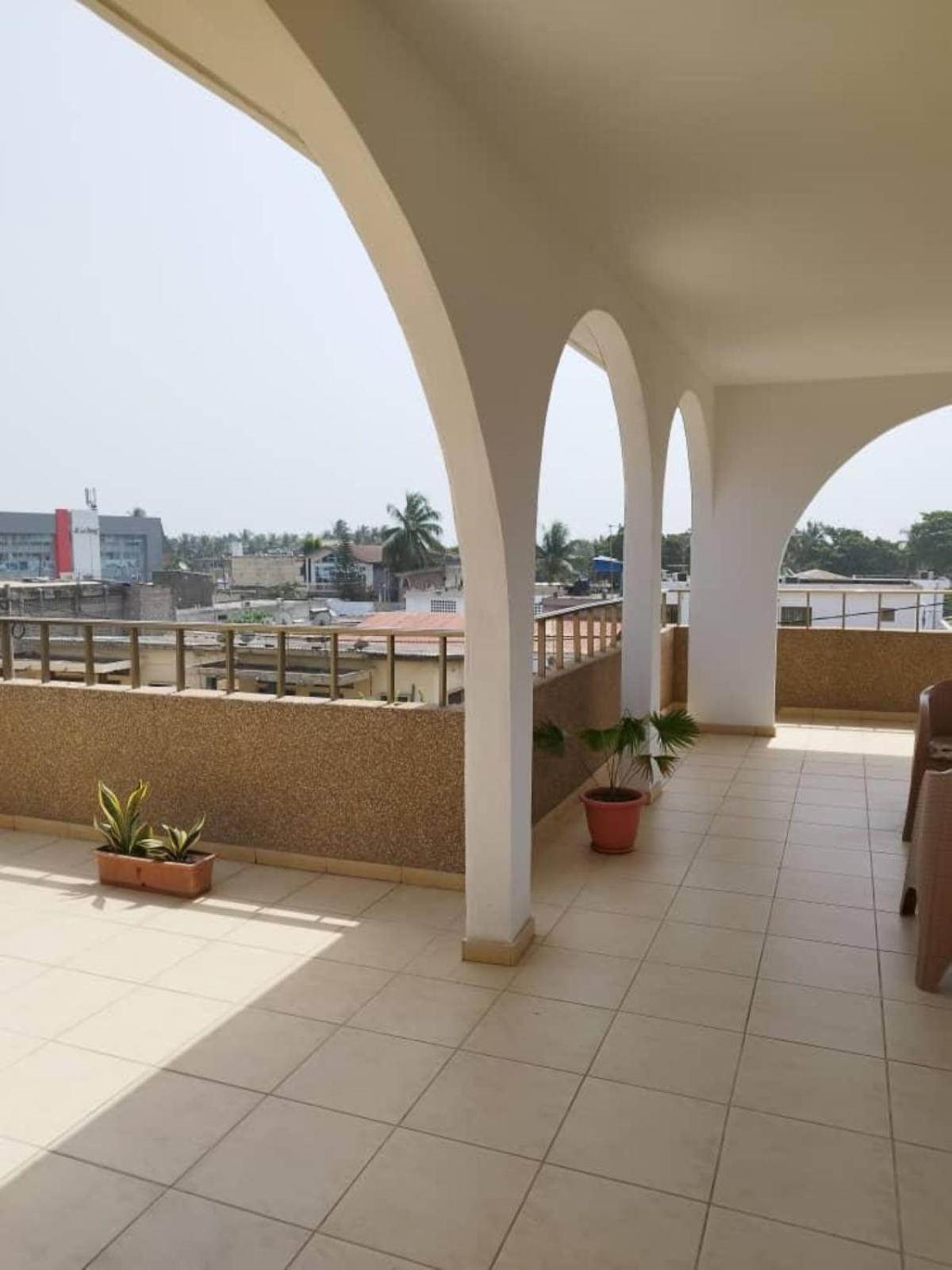 Rosalie'S Suites Lome Ngoại thất bức ảnh