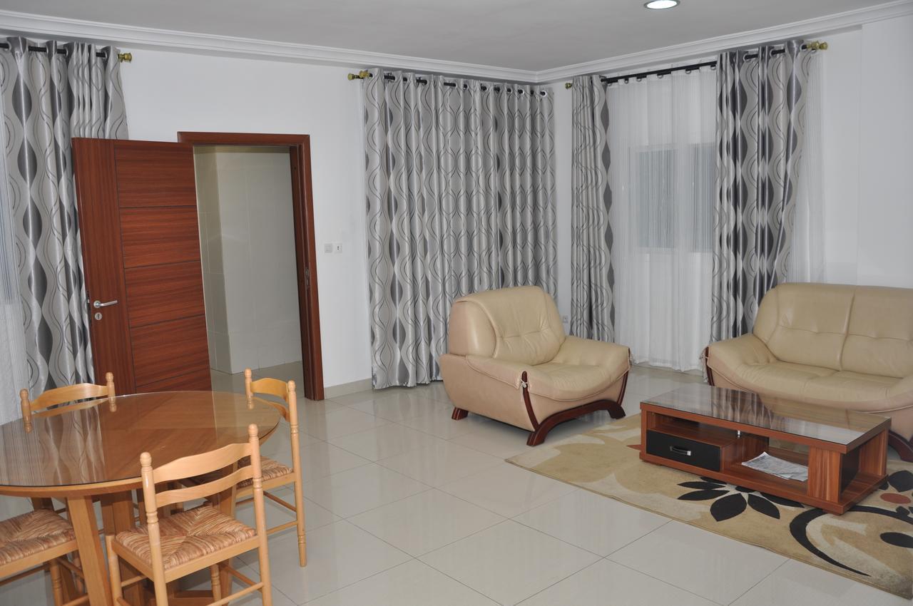 Rosalie'S Suites Lome Ngoại thất bức ảnh