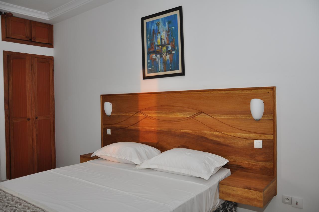 Rosalie'S Suites Lome Ngoại thất bức ảnh