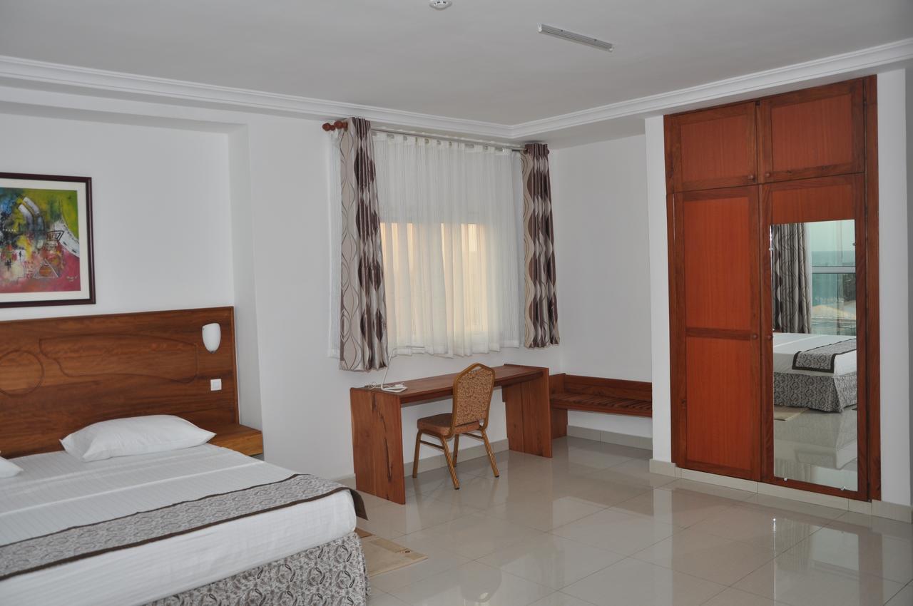 Rosalie'S Suites Lome Ngoại thất bức ảnh