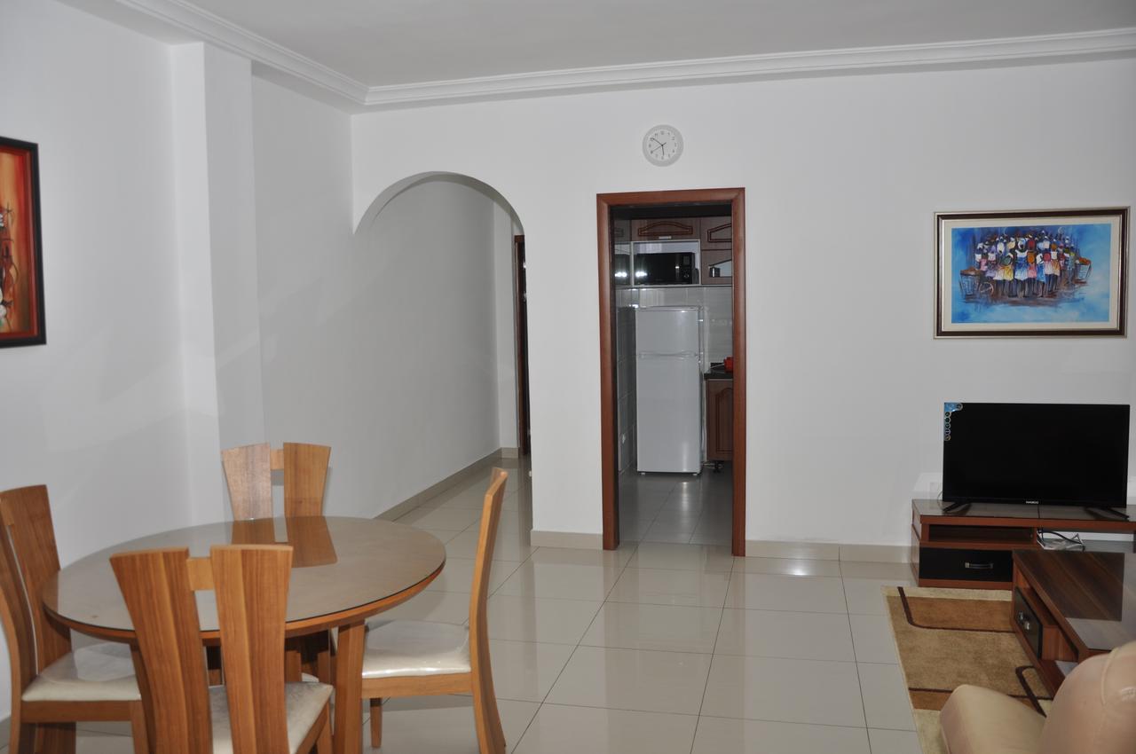 Rosalie'S Suites Lome Ngoại thất bức ảnh