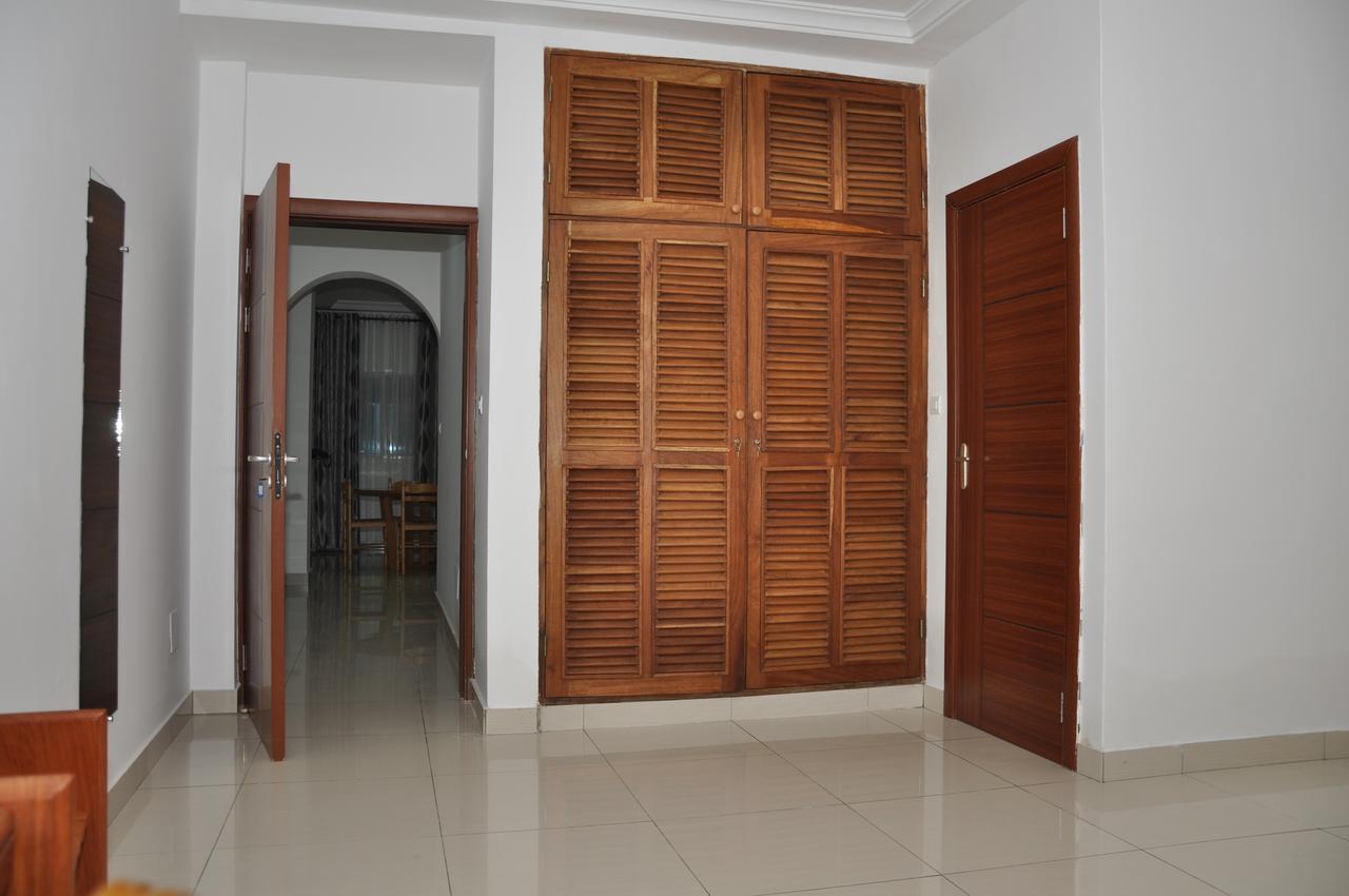 Rosalie'S Suites Lome Ngoại thất bức ảnh
