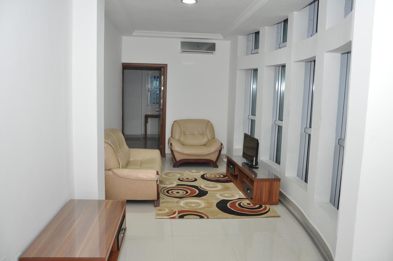 Rosalie'S Suites Lome Ngoại thất bức ảnh