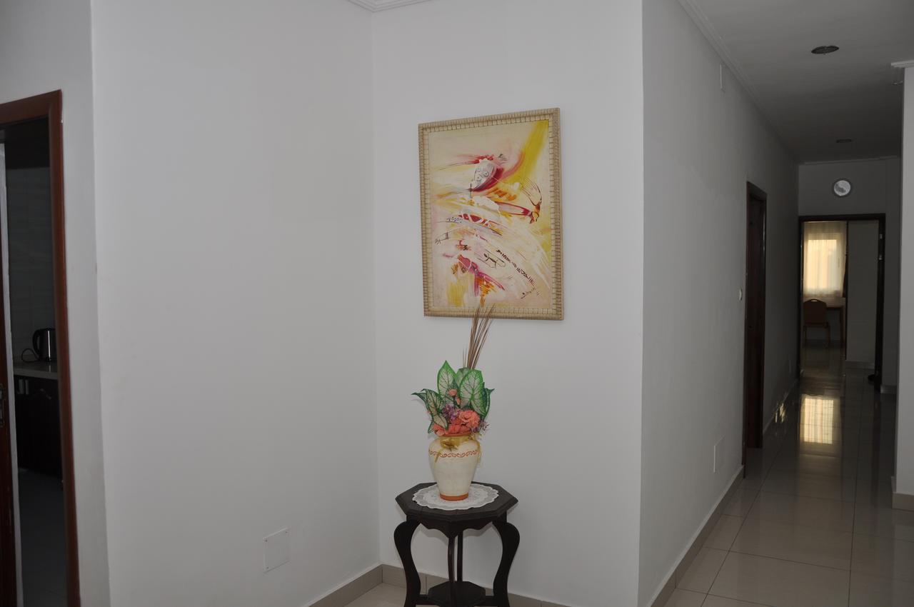 Rosalie'S Suites Lome Ngoại thất bức ảnh