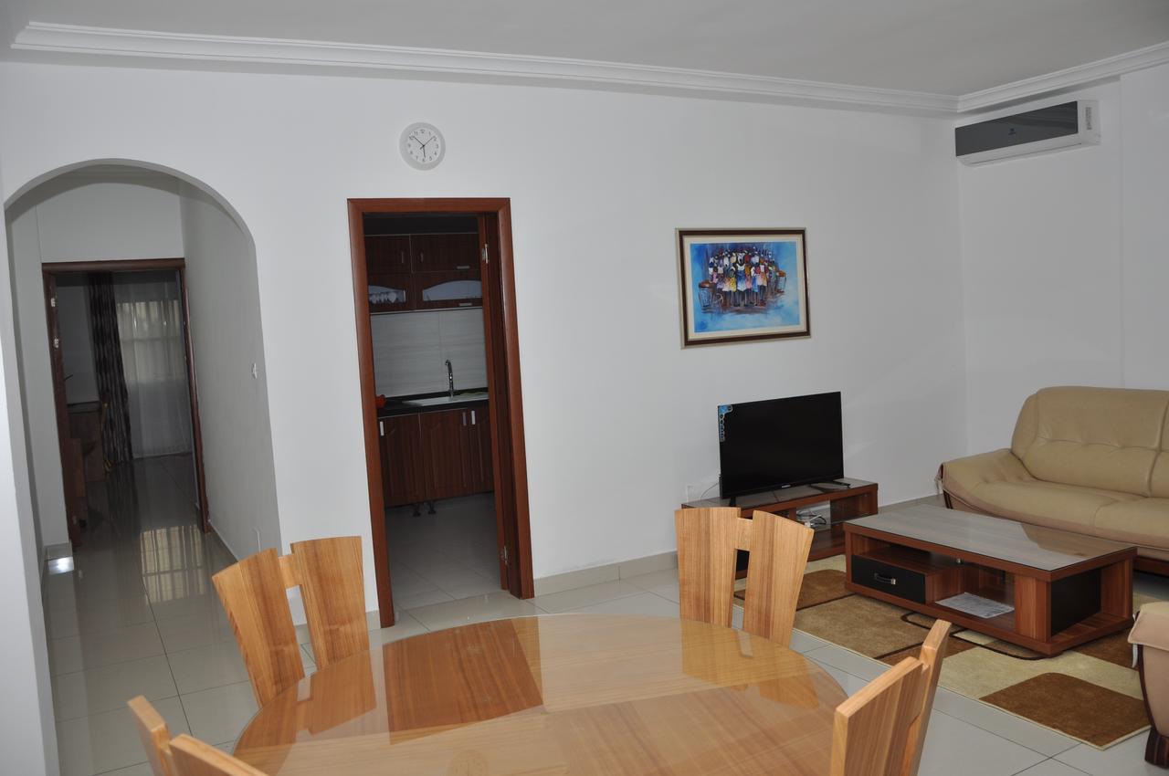 Rosalie'S Suites Lome Ngoại thất bức ảnh