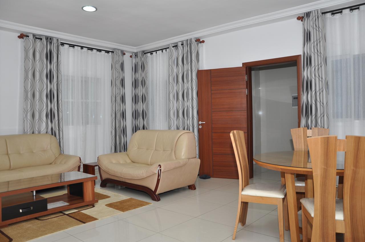Rosalie'S Suites Lome Ngoại thất bức ảnh