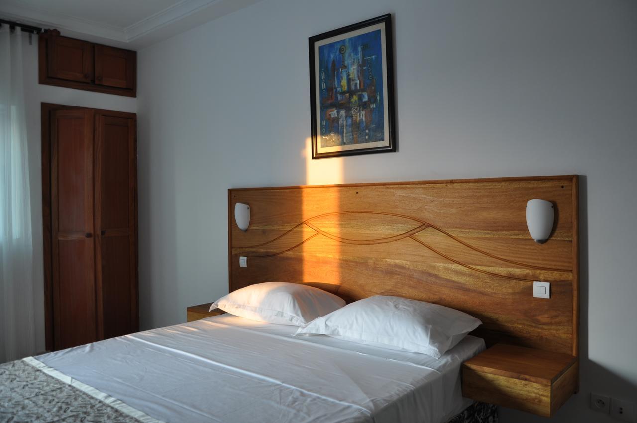 Rosalie'S Suites Lome Ngoại thất bức ảnh