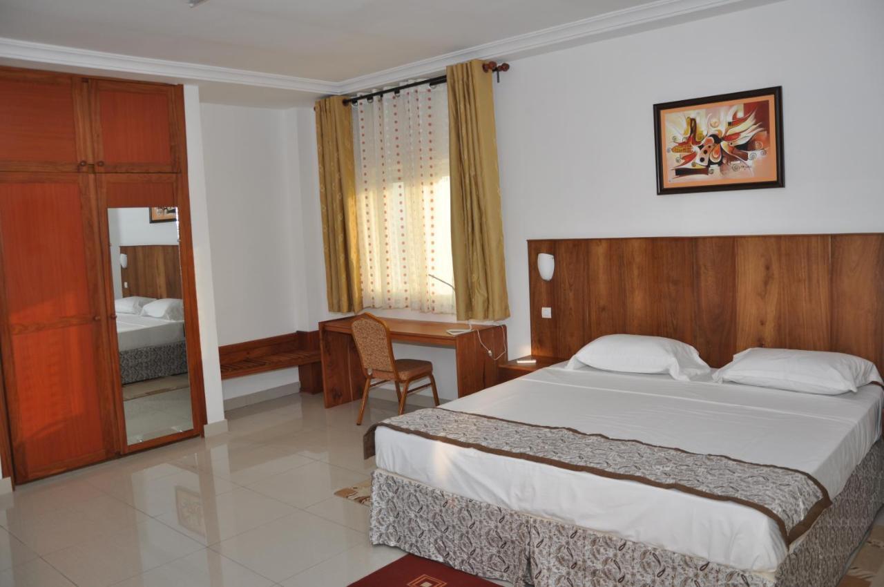 Rosalie'S Suites Lome Ngoại thất bức ảnh