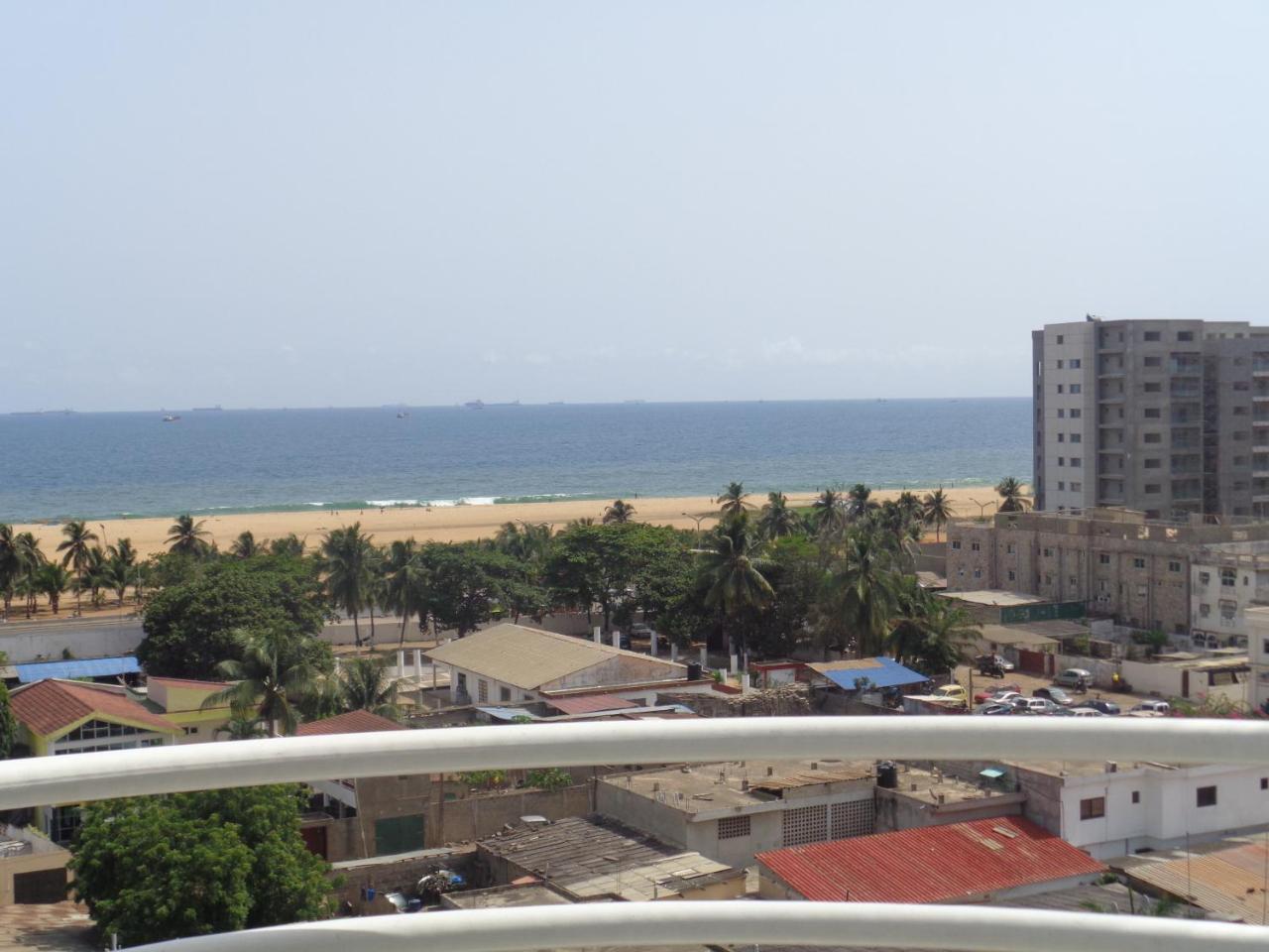 Rosalie'S Suites Lome Ngoại thất bức ảnh